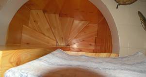 Scala a chiocciola in legno su misura design esclusivo